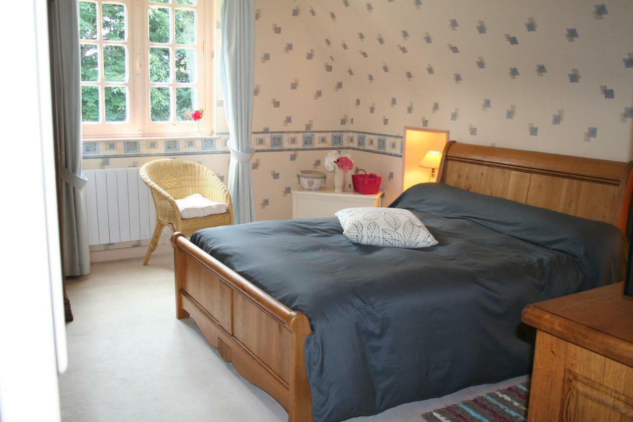 Chez Renee Et Raynal B&B Plounevez-Lochrist ภายนอก รูปภาพ